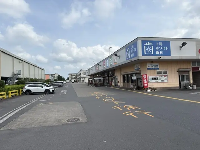 ジャンマルシェの共用駐車場