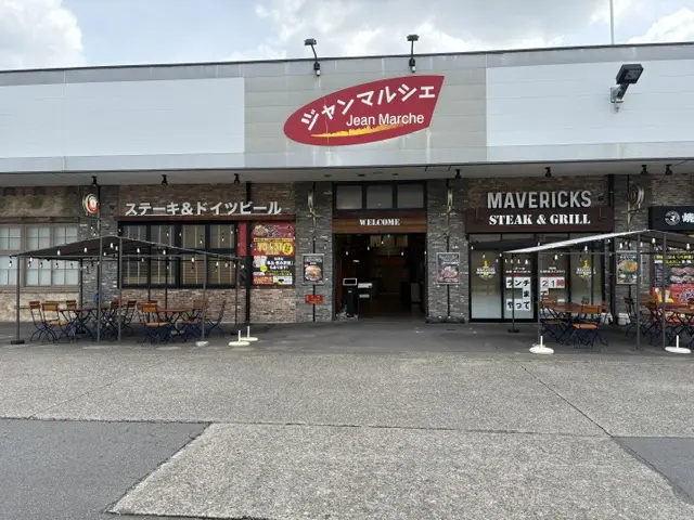 ジャンマルシェ内にあるMAVERICKS上尾本店の外観